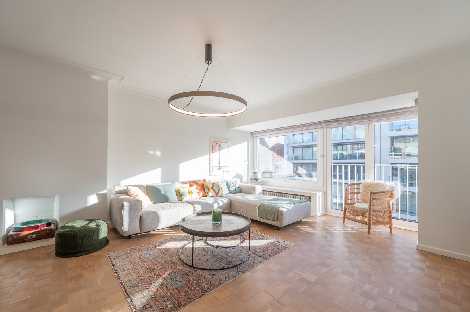 Prachtig gerenoveerd appartement met 2 slaapkamers op de Lippenslaan nabij de Zeedijk te Knokke. - foto 1