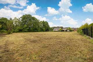 Bouwgrond open bebouwing (25a30ca)Deze prachtige en zeer rustig gelegen bouwgrond van 25a30ca is ideaal voor het bouwen van een ruime villa of...