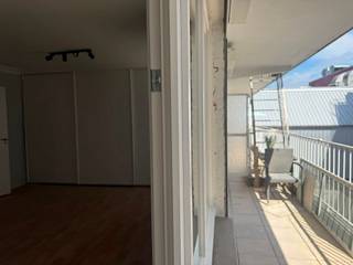 Exclusief wonen met zicht op de Kouter in hartje Gent<br />Droomt u van wonen op een toplocatie in Gent? Dit stijlvolle appartement biedt een unieke kans om te genieten van één van de meest gegeerde adressen van de stad. Vanuit de woonkamer kijkt u rechtstreeks uit op de iconische Kouter, terwijl het historische centrum, gezellige horecazaken en tal van winkels zich op wandelafstand bevinden.<br />Het appartement beschikt over een ruime en lichtrijke leefruimte, een volledig geïnstalleerde keuken, een verzorgde badkamer en een elegante inkomhal die meteen een aangename eerste indruk geeft. De royale slaapkamer is uitgerust met grote ingemaakte kasten en geeft toegang tot een aangenaam terras, ideaal om in alle rust te ontspannen.<br />Daarnaast beschikt het appartement over een private kelderberging. Wie extra comfort wenst, kan een ondergrondse parkeerplaats bijhuren. Bovendien bevindt zich de ruime openbare parking onder de Kouter letterlijk voor de deur.<br />Interesse? Neem contact op voor meer informatie of een bezoek via office@save-invest.be. Ontdek zelf de charme van wonen op één van de mooiste locaties van Gent.