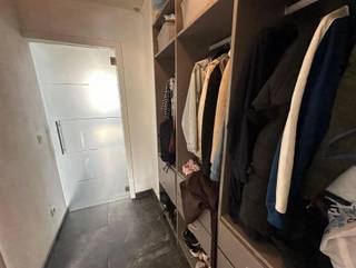 <p><span>Rustig gelegen halfopen bebouwing met 4 slaapkamers, 2 badkamers, mooie tuin met tuinhuis en opzij gelegen garagebox, dichtbij winkels, openbaar vervoer, school, park en invalswegen A12 en E19.</span></p><p><span> </span></p><p><span>Beschrijving:</span></p><p><span> </span></p><p><span>Glvl: berging /CV ruimte , inkomhal,  iets lager gelegen douchekamer, berging,  badkamer met groot ligbad, toilet, badkamermeubel met dubbele lavabo, grote leefruimte, open ingerichte  keuken, terras, mooie tuin met tuinberging en garagebox</span></p><p><span>+1: 4 slaapkamers </span></p><p><span> </span></p><p><span> </span></p><p><span>Troeven:</span></p><p><span> </span></p><p><span>+ rustige ligging</span></p><p><span>+ goede mobiliteit</span></p><p><span>+ 4 slaapkamers</span></p><p><span>+ twee badkamers</span></p><p><span>+ mooi tuin met tuinhuis</span></p><p><span>+ garagebox</span></p><p><span> </span></p><p><span> </span></p><p><span>Kom niet 'TE LAET' en maak een afspraak via info@immodelaet.be of 03/644.00.88.</span></p><p><span> </span></p><p><span> </span></p>
