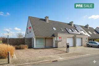 Do you dream of a bright, ready-to-move-in family home in a quiet and pleasant neighborhood in Ardooie? Then this topper in Reigerstraat 1...