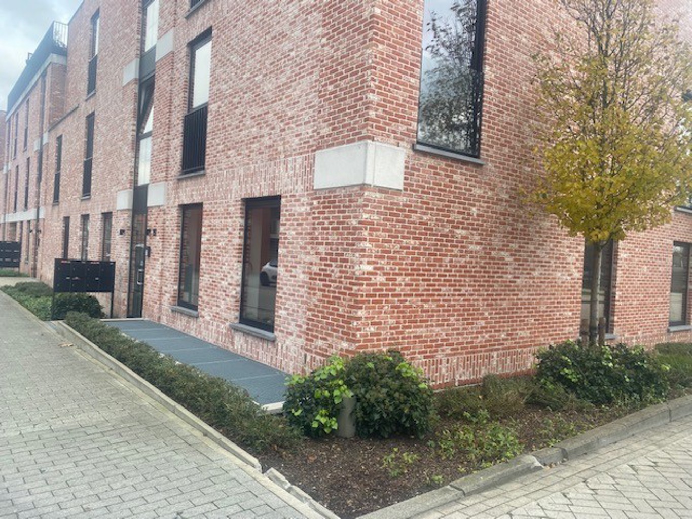 Gelijkvloers appartement met terras en tuintje op het zuiden - foto 1