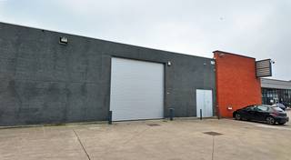 Deze ruime loods van circa 160 m² bevindt zich in de Boelare, pal in het centrum van Eeklo. Dankzij de vlotte bereikbaarheid is dit de...