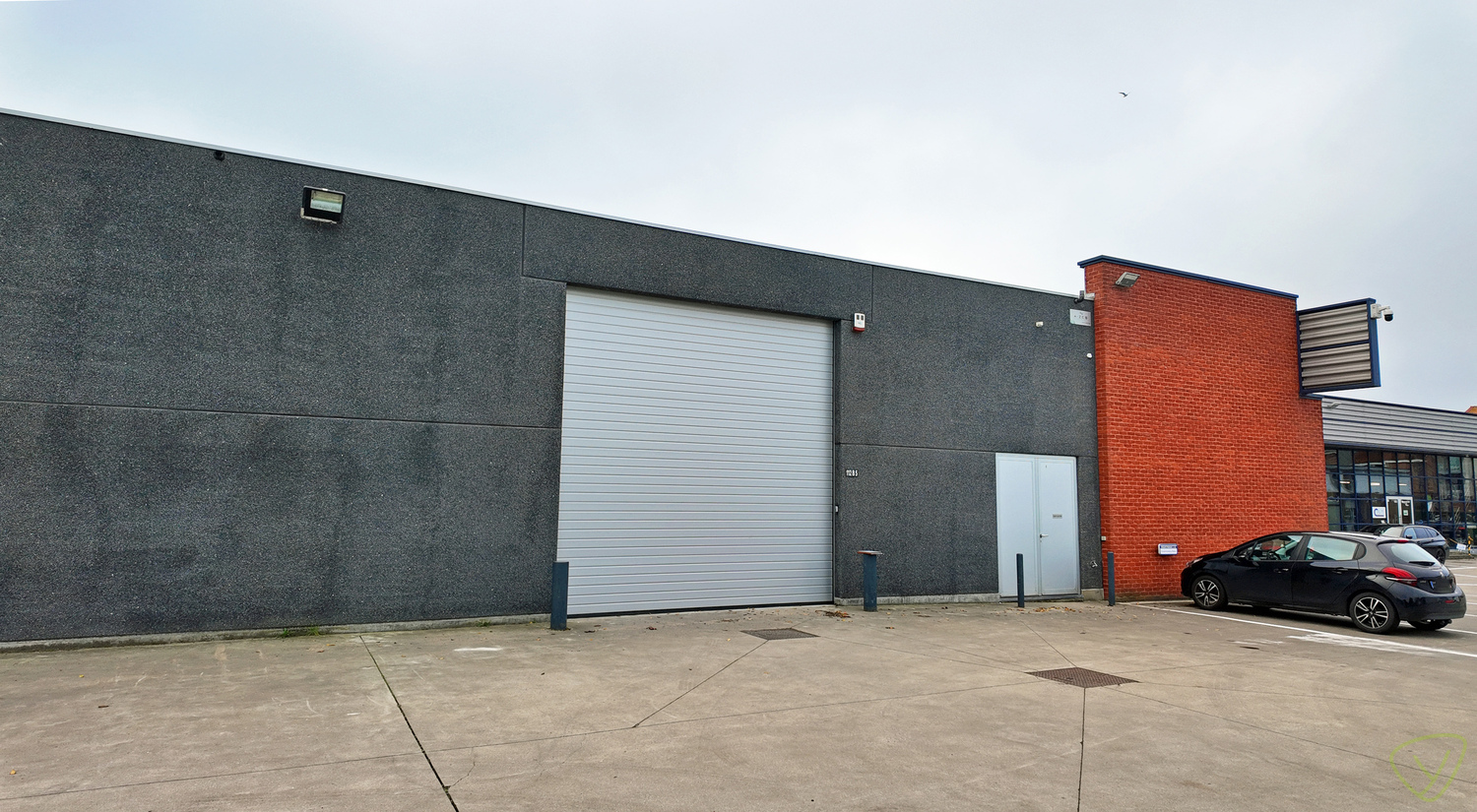 Ruime loods te huur in het centrum van Eeklo! - foto 1