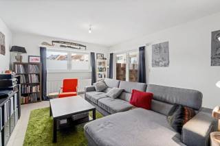 Dit ruim appartement bevindt zich op de gelijkvloerse verdieping van deze residentie in de nabijheid van Gent-Zuid. Het appartement omvat inkomhal...