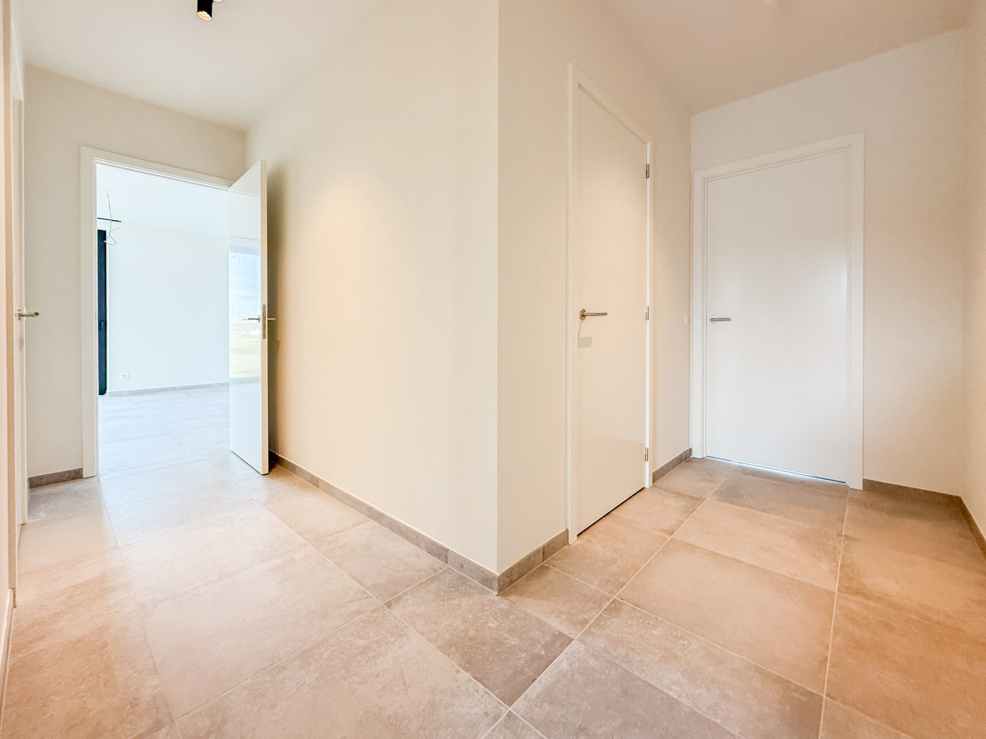 Ruim nieuwbouwappartement met garage in het centrum van Puurs - foto 2