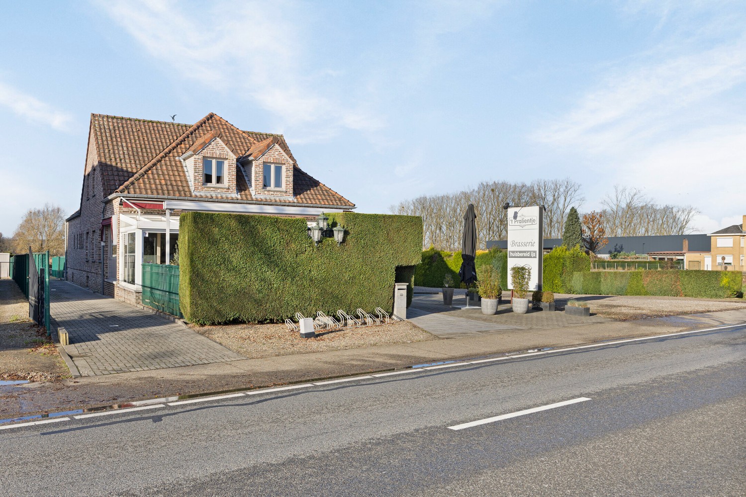 Bedrijfspand met woonst op perceel met commerciële mogelijkheden (ca. 38a) - foto 5