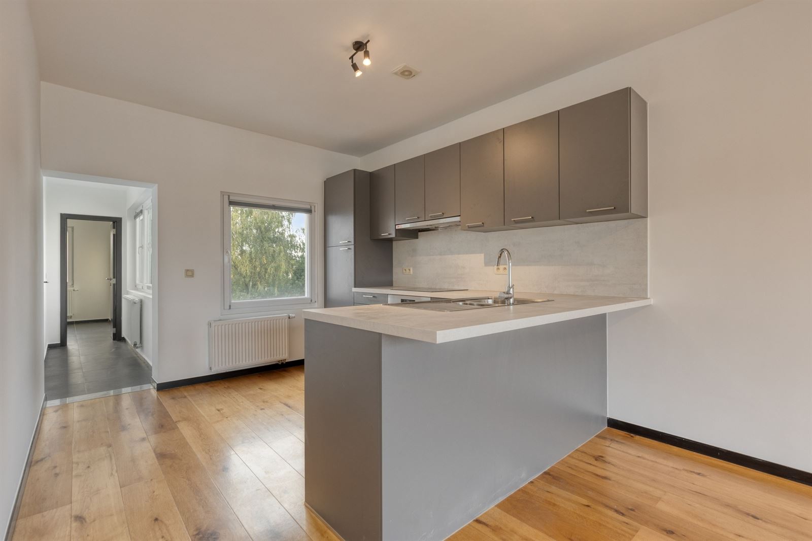 Apartment for rent in Wilrijk with 2 bedrooms - photo 4