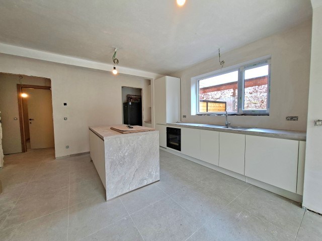 Apartment for rent in Sint-Kruis with 3 bedrooms - photo 4