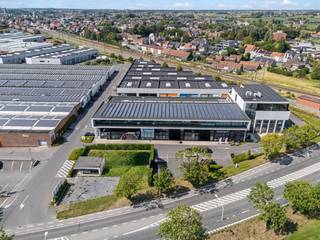 HANDELSPAND TE HUUR IN POPERINGE &#127970;&#128205;Over het pand:Dit instapklaar handelspand is gelegen langs de Europalaan in Poperinge – een...