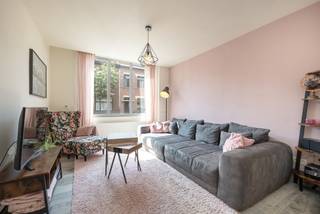Instapklare gezinswoning in centrum Turnhout met o.a. studio op de bovenste verdieping, stadstuin en zij-ingang. EPC B-label (190 kWh/m²).Ligging:...