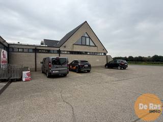 Commercial à louer à Lede