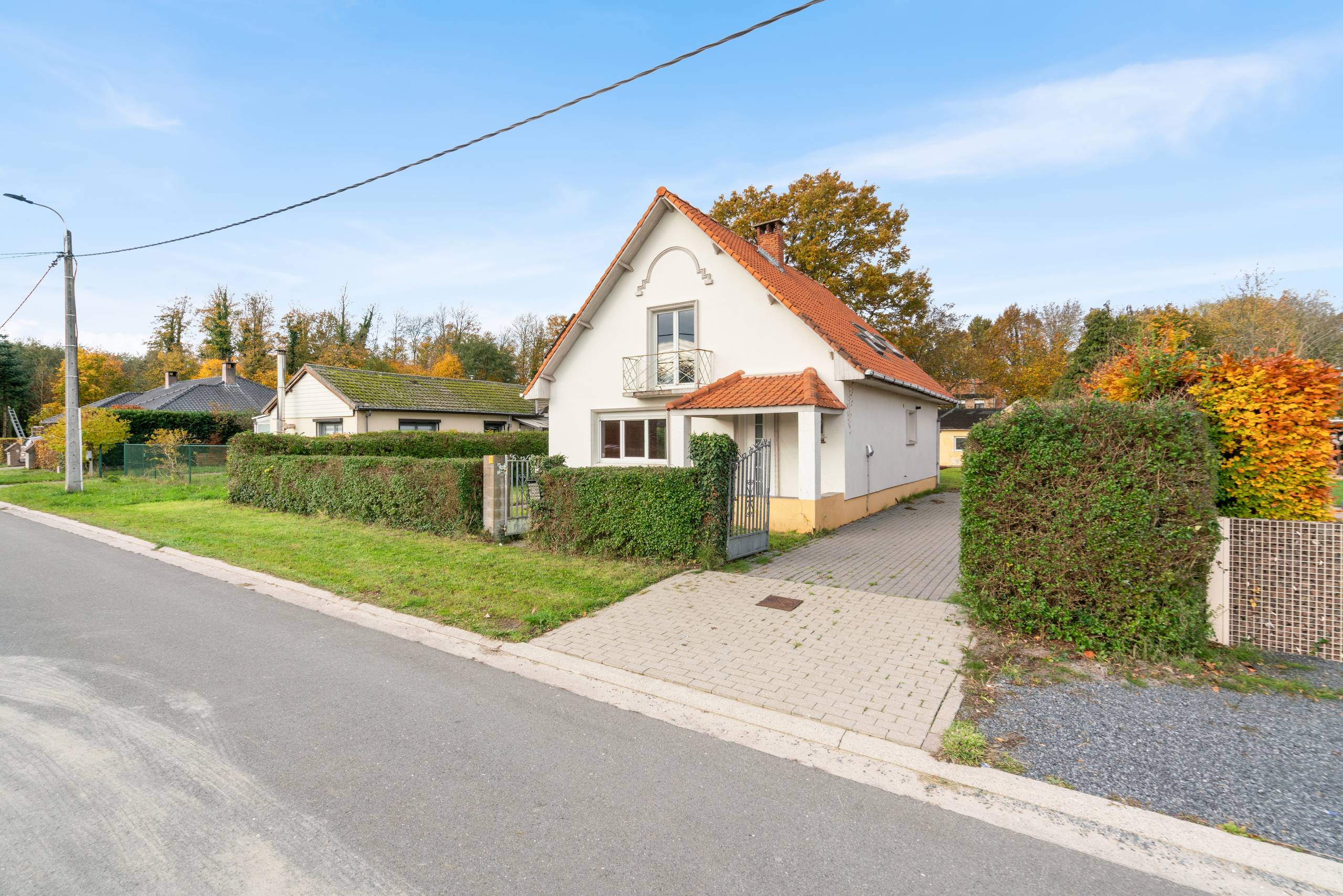 Ruime woning met potentieel in rustige residentiële wijk - foto 2