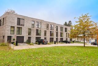 UCCLE – Au cœur du prestigieux domaine des Promenades d’Uccle, cette maison récente (2025) offre un cadre de vie exceptionnel où calme, modernité...