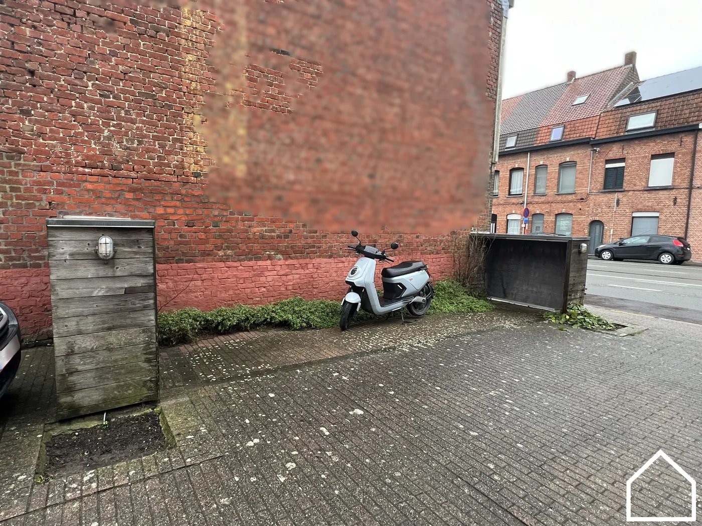 APPARTEMENT MET 1 SLAAPKAMER,  ZONGERICHT TERRAS EN AUTOSTANDPLAATS IN IEPER - foto 4