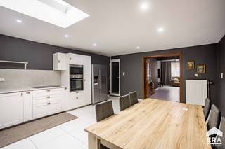 [[ DIT PAND NEEMT DEEL AAN DE ERA OPEN HUIZEN DAG OP 6/12 VAN 13:00 TOT 14:00 ]]Ben je op zoek naar een ruime woning met 4 slaapkamers en tuin in...