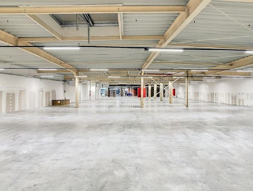 COMMERCIEEL GELIJKVLOERS 1.200 m² - foto 2