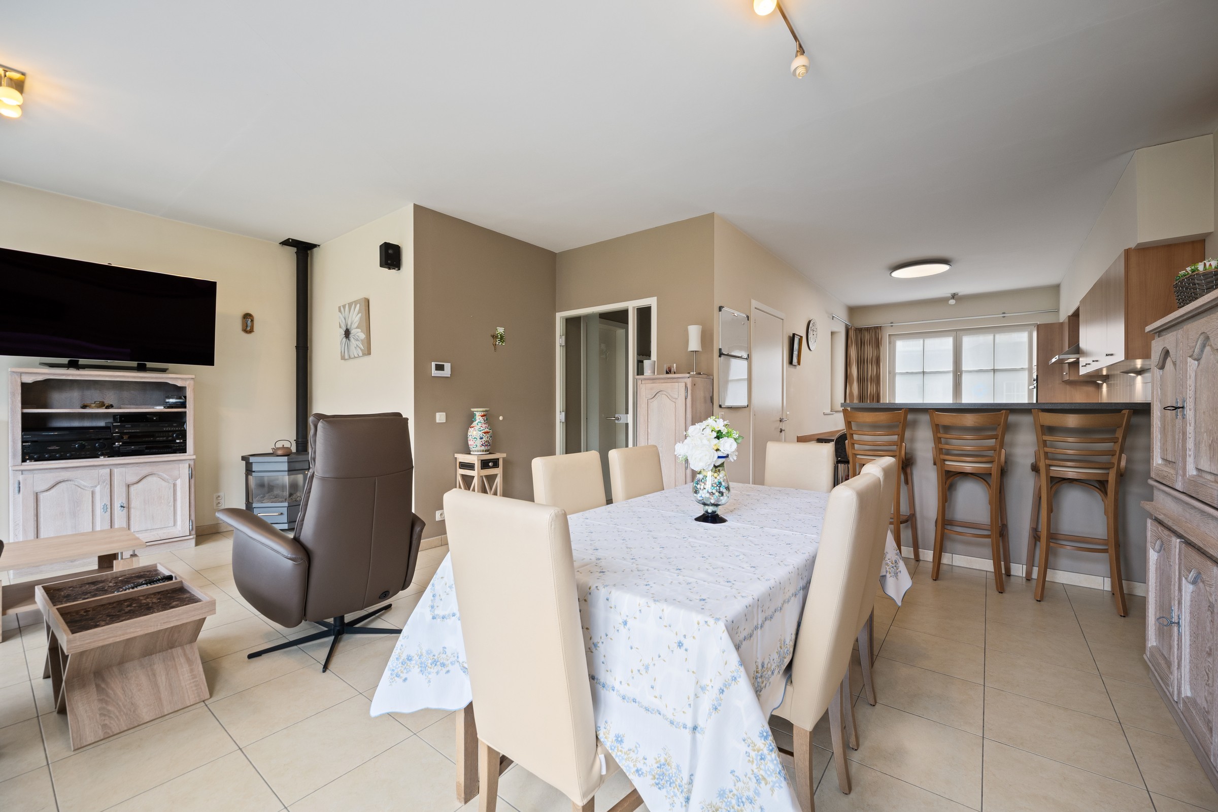 Héél ruime woning in het centrum van Lendelede met 4 slaapkamers - photo 5
