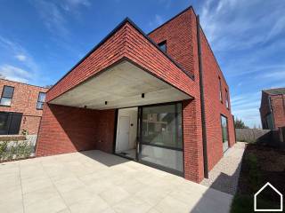 Luxueuze instapklare nieuwbouwvilla met vrijstaande dubbele garage en zuidwestgerichte tuin in Langemark.ONTDEK DEZE WONING VIA DE VIDEO:...