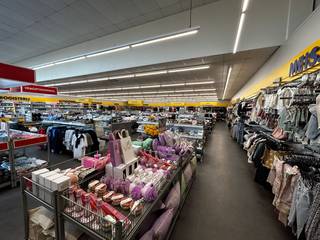 Multifunctioneel showroom- of handelspand van 582 m² (verhuurd --> investering), fantastisch gelegen langs de Staatsbaan (N9) in Maldegem met...