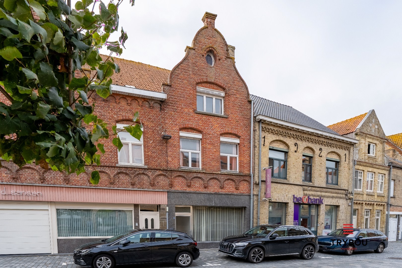 🏠 Te koop in het hart van Diksmuide – Woning met woon-winkelcombinatie en charmant stadstuintje - foto 1