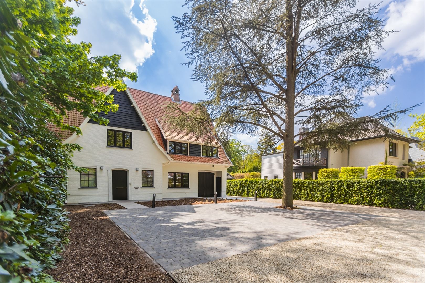 House for sale in Brasschaat with 6 bedrooms - photo 3