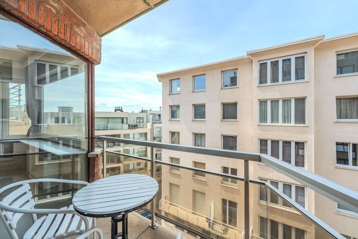 Instapklaar 2 slaapkamer appartement met zijdelings zeezicht - foto 5