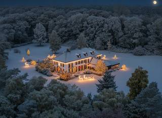 Domein "Ter Varenbeuke" is gelegen in het Turnhouts Vennengebied tussen Turnhout en Baarle-Hertog en omvat een schitterend landhuis met...