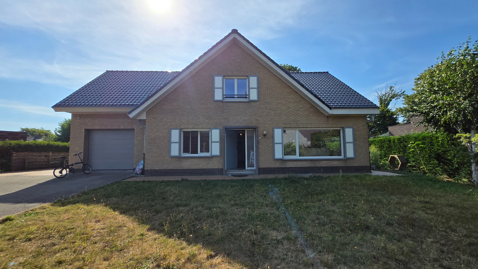 Deze alleenstaande woning is gelegen in Don Bosco, deelgemeente van Torhout.