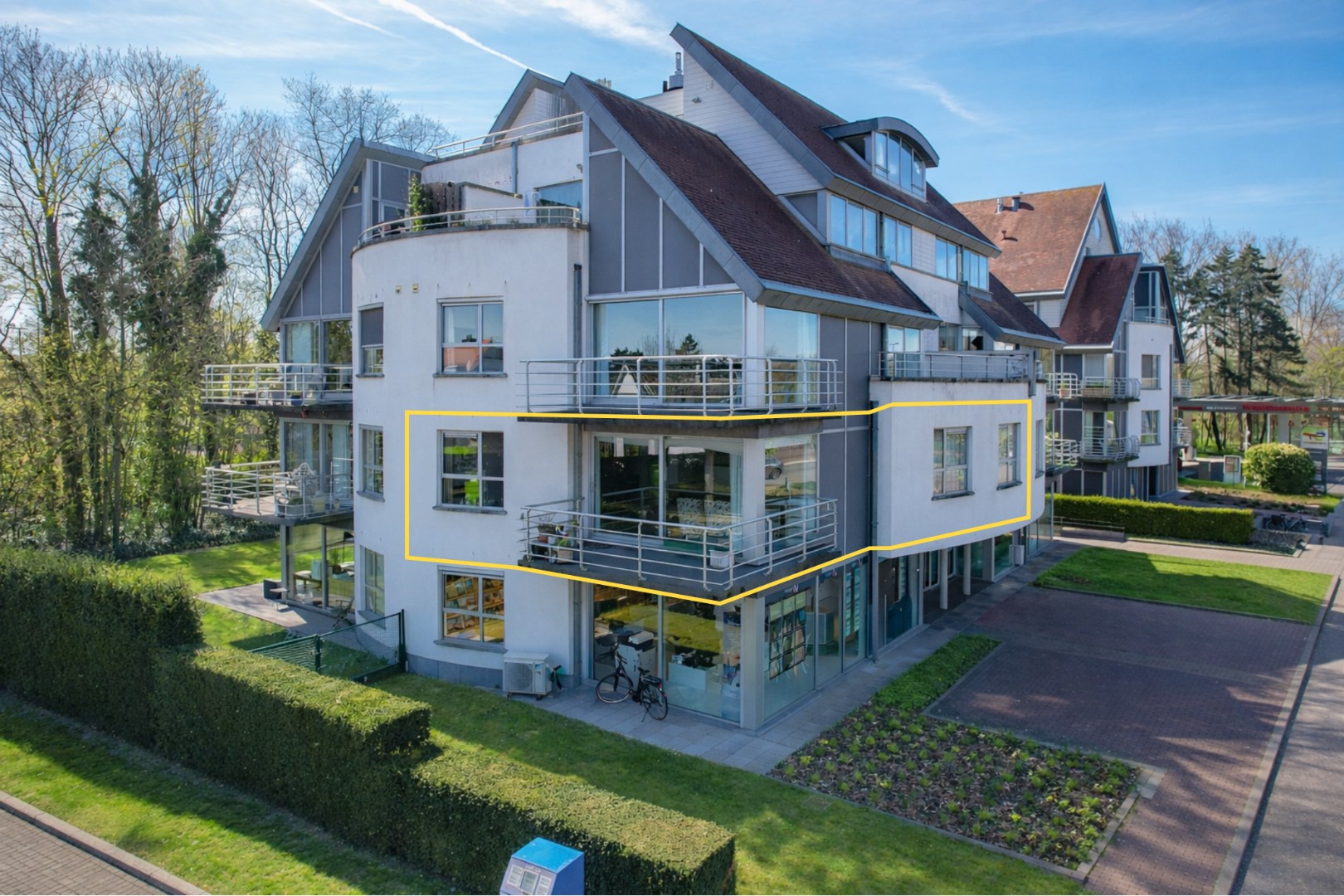 Instapklaar 2-slaapkamerappartement (89m² + 8m² terras) nabij de haven van Nieuwpoort. - foto 1