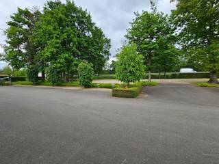 ZICHTLOCATIE E313 - te huur: ruim bedrijfspand met kantoorruimtes en magazijnLigging: AAA-locatie, zichtlocatie aan de E313.Indeling: kantoren,...