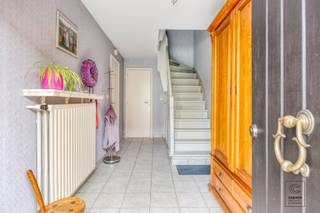 Deze zeer verzorgde bel-etagewoning beschikt over een bewoonbare oppervlakte van 162 m² en bevindt zich op een centrale ligging te Kontich...