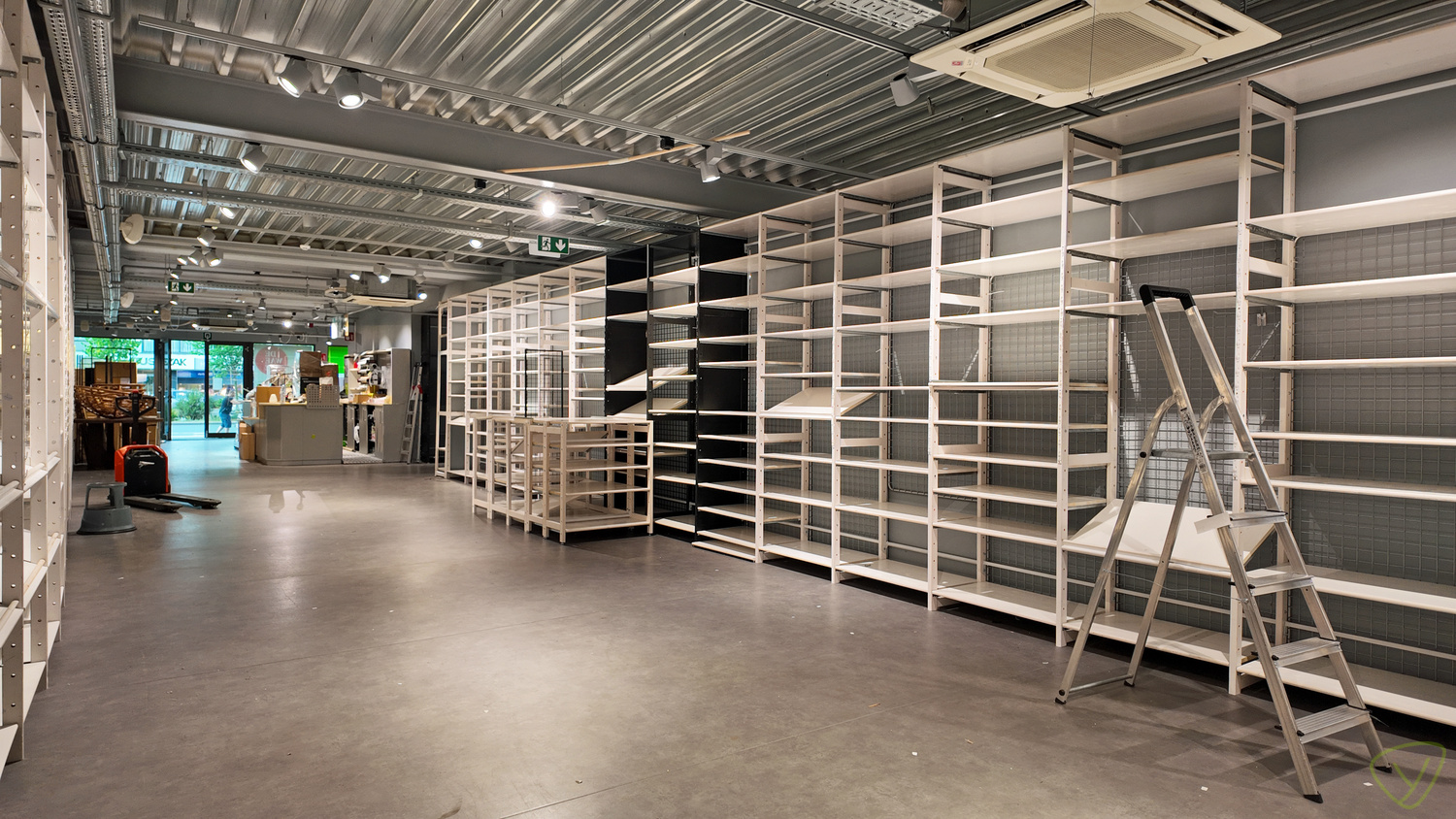 Exclusieve handelsruimte te huur op één van de commercieel gunstigste locaties te Eeklo! - foto 5