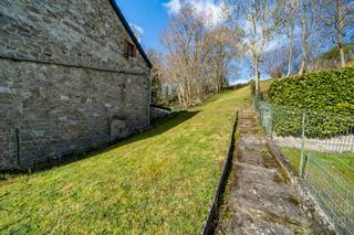 Située à Seilles, à proximité des commodités et des axes principaux, cette maison 3 façades offre une surface habitable d’environ 112 m² et...