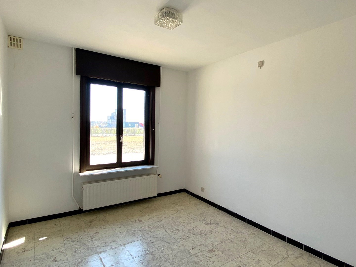 LANDELIJK GELEGEN ALLEENSTAANDE WONING MET 3 SLPKS | GROTE TUIN - foto 5