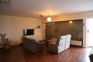 In dit prima onderhouden gebouw (met concierge) vind je dit appartement op de 12de verdieping. Een fantastisch uitzicht is hier gegarandeerd! Via...