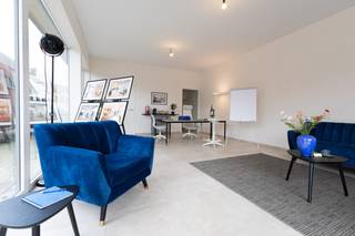 Op zoek naar een compact maar zichtbaar handelspand voor uw eigen activiteit of een interessante investering in commercieel vastgoed?Dit instapklare...