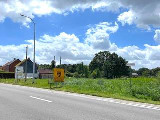 <p>Een perceel bouwgrond voor open bebouwing en gelegen op 8a 34ca met een straatbreedte van 19,51m en mooi zicht op achterliggende weilanden. Het perceel is gelegen in woongebied met landelijk karakter, en achteraan in agrarisch gebied.</p><p>Deze bouwgrond is gelegen in een recente goedgekeurde verkaveling (van 3 loten).</p>