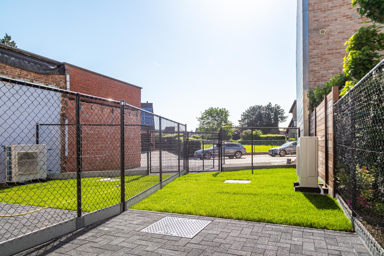 Instapklare, volledig gerenoveerde woning met tuin, terras en oprit – wonen zonder zorgen - foto 5