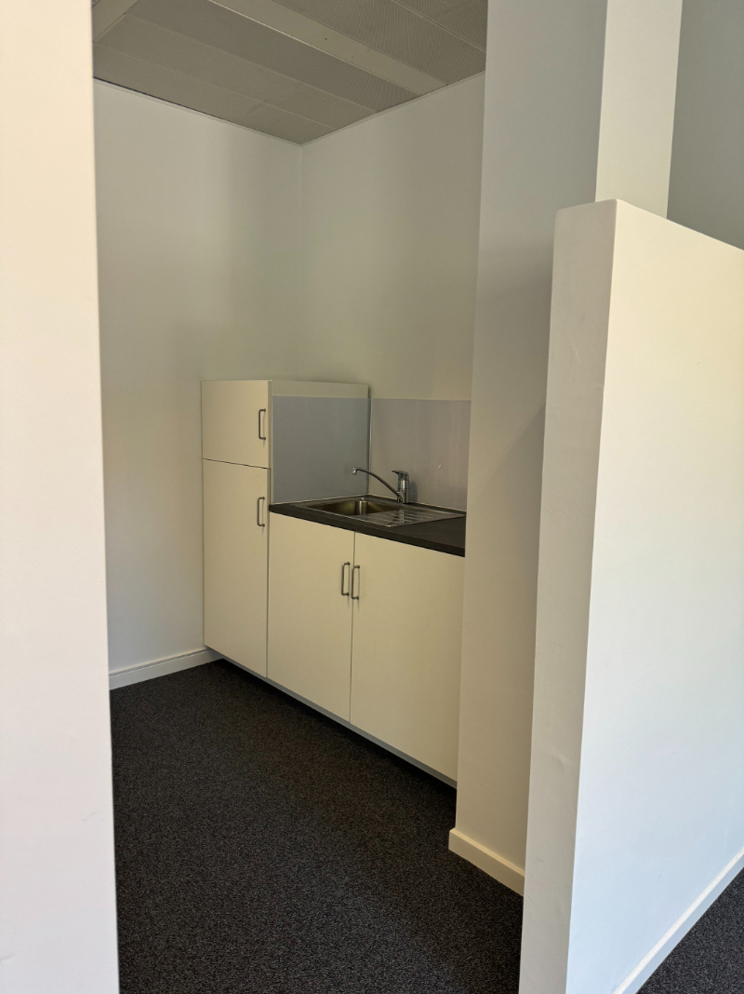 Commercial for rent in Waterloo - photo 5