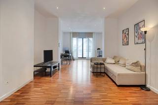 Bright one-bedroom apartment (94 m²) located on Chaussée de Waterloo in Ixelles, within walking distance of Parc Ten Bosch, Avenue Louise, Bois de...