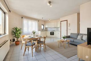 Perfect as a starter home, this apartment is also an excellent investment, thanks to its central location and proximity to all amenities. It...