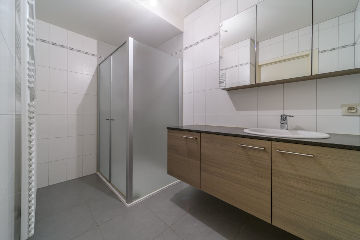 Appartement met 2 slaapkamers en parking te Veurne. - foto 5