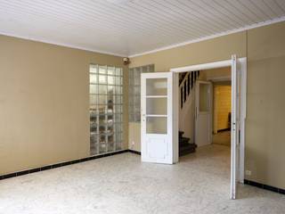 In Wondelgem bieden wij dit unieke pand te koop aan. Het gebouw diende sinds 1954 als slagerij en combineert een handelsruimte met...