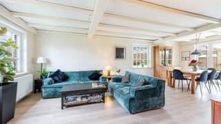 Deze stijlvolle villa is gelegen in Knokke-Heist, op wandelafstand van de zeedijk. Een uitzonderlijke combinatie van privacy, comfort en een...