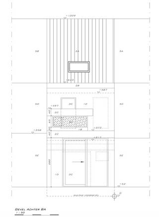 Renovatieproject (gesloten bebouwing) met architecturale achterbouw en inclusief architectenplan – rustige éénrichtingsstraat in Overboelare
In een rustige éénrichtingsstraat in Overboelare bevindt zich deze gesloten bebouwing met een bijzonder sterk renovatiepotentieel. Ideaal voor wie op zoek is naar een woning die volledig naar eigen smaak kan worden afgewerkt, met reeds uitgevoerde structurele werken en een doordacht architecturaal concept.
De woning wordt aangeboden in gestripte toestand, inclusief grond, waarbij achteraan reeds een nieuwe architecturale achterbouw werd gerealiseerd. Deze achterbouw vormt een echte blikvanger dankzij de indrukwekkende plafondhoogte, de zichtbare structuur en de grote glaspartij richting de tuin.
Binnenin werd een modern woonconcept uitgewerkt met een sterke zichtas van de open keuken naar de leefruimte en verder door naar de achterbouw. Dit zorgt voor een aangename flow doorheen de woning en een bijzonder ruimtelijk gevoel, versterkt door de natuurlijke lichtinval van zowel bovenaf als achteraan.
De koper krijgt de kans om dit project volledig verder af te werken naar eigen smaak en budget, met behoud van het bestaande architecturale plan en de reeds uitgevoerde werken.
👉 Inbegrepen in de verkoop:

Gestript pand
Grond
Reeds gerealiseerde architecturale achterbouw
Volledig uitgewerkt architectenplan (waarde ± €10.000)

Daarnaast werden reeds belangrijke vernieuwingswerken uitgevoerd, zoals een volledig nieuw dak met onderdak en een volledig vernieuwde riolering met gescheiden stelsel.
Troeven:
Gesloten bebouwing in rustige éénrichtingsstraat
Architecturale achterbouw reeds uitgevoerd
Indrukwekkende plafondhoogte en lichtinval
Open zichtas doorheen de woning
Af te werken naar eigen smaak
Nieuw dak en vernieuwde riolering
Een unieke opportuniteit voor wie op zoek is naar een woning met visie, karakter en uitzonderlijk potentieel.
📞 Interesse?
Maak een afspraak met het CasaVista Team via 054 41 25 00 of mail naar info@casavista.be. Vastgoedmakelaar Cedric begeleidt u graag tijdens een plaatsbezoek.
