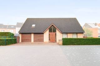 Te koop: ruime open bebouwing in Sint-Gillis-Bij-Dendermonde, op een centrale locatie nabij station, scholen en winkels.Deze vrijstaande woning uit...