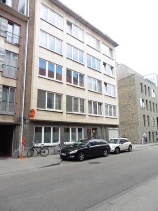 In het hartje van Leuven treft u deze inpandige autostaanplaats, gelegen in de Mechelsestraat in een gebouw met afgesloten, geautomatiseerde...