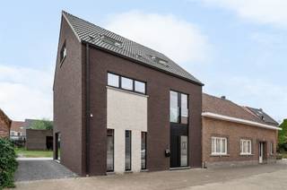 Maison familiale récente avec atelier arrière / 3 garages, idéalement située dans la campagne de Sint-Katelijne-Waver. Cette maison récente,...