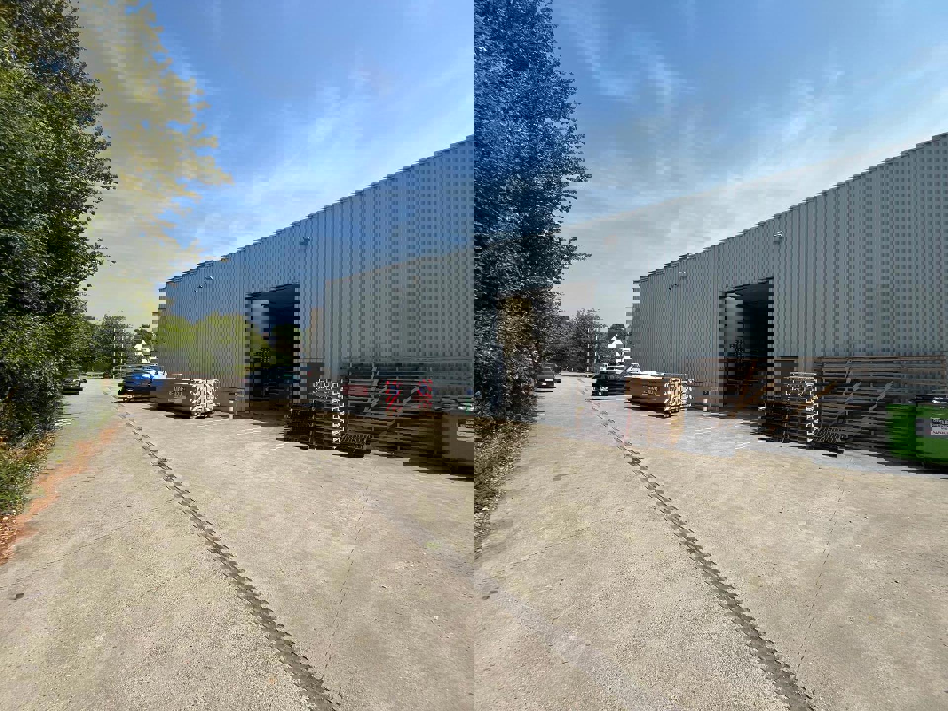 Polyvalent bedrijfsgebouw te Aartselaar. - foto 2